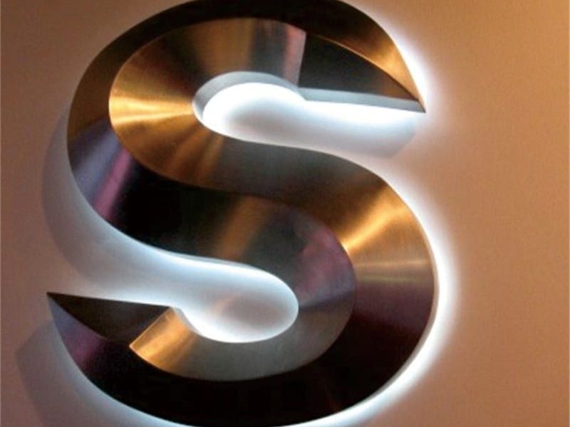 What’s the Minimum Letter Height for Readable Signage from a Distance?